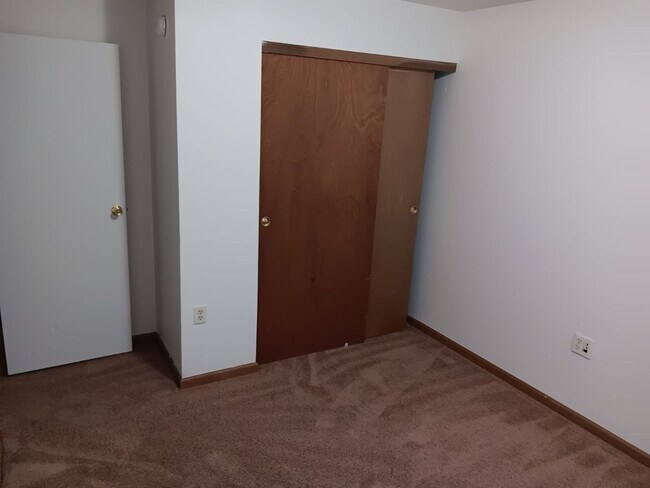 Building Photo - For Rent - Four-Bedroom Two-Bathroom Home Available NOW!