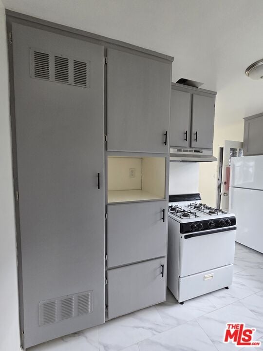 Building Photo - 3340 W Imperial Hwy