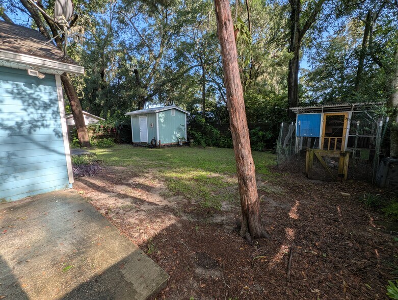 Backyard - 910 NW 29th Pl