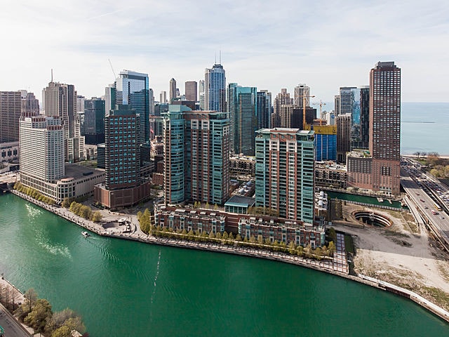 Building Photo - 450 E Waterside Dr