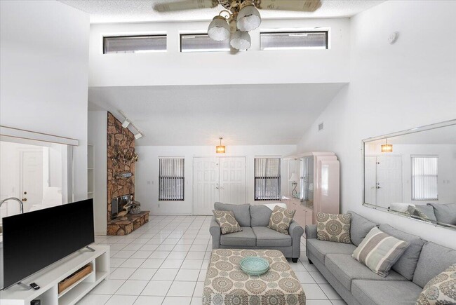 Building Photo - 901 Sandy Oaks Dr