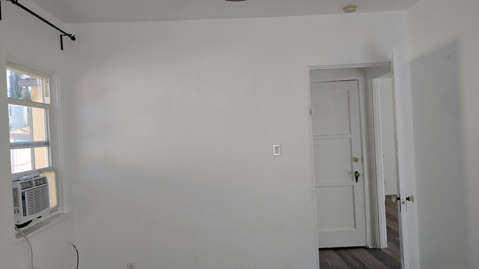 Bedroom - 10204 Fairgrove Ave