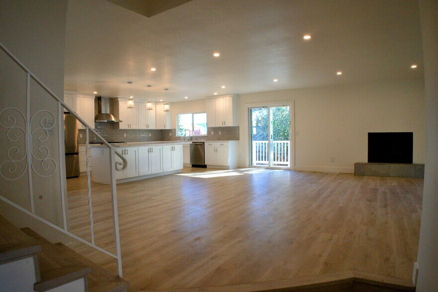 Building Photo - 604 Los Olivos Rd