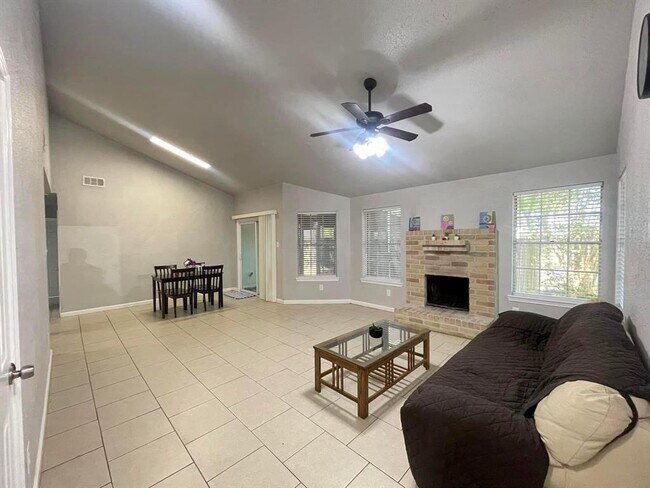 Building Photo - 14227 Clear Forest Dr