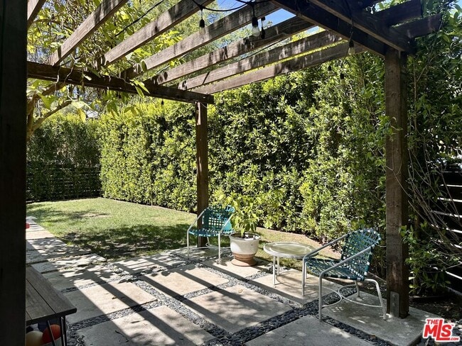 Building Photo - 8350 Lookout Mountain Ave