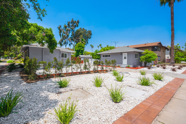 Building Photo - 2-bedroom/1-bathroom Apartment Available!!!
