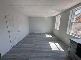 Building Photo - 25 E 4th St