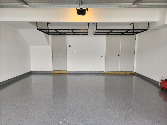 Building Photo - 183 Presidents Pointe Ave