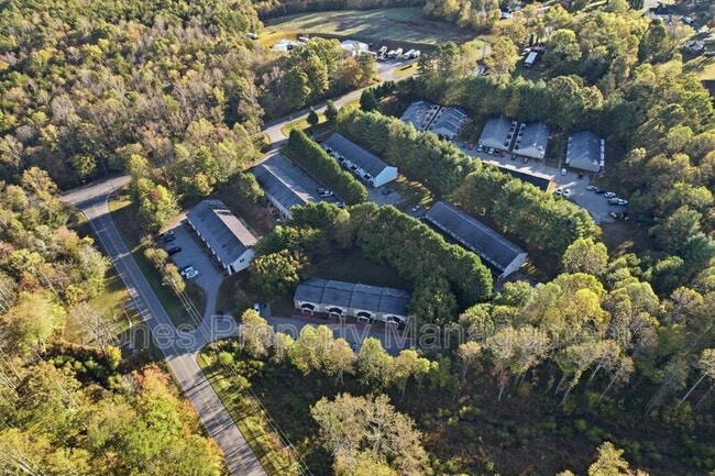 Building Photo - 120 W 52 Bypass