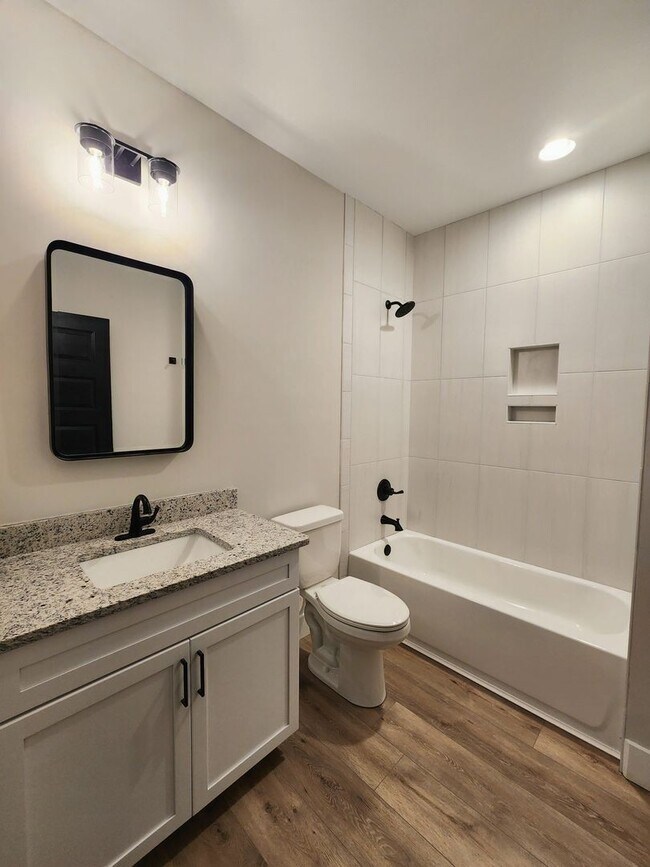 Building Photo - Stunning new executive home in Gulf Shores!
