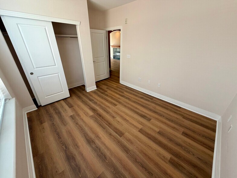 Building Photo - 9039 E Panorama Cir