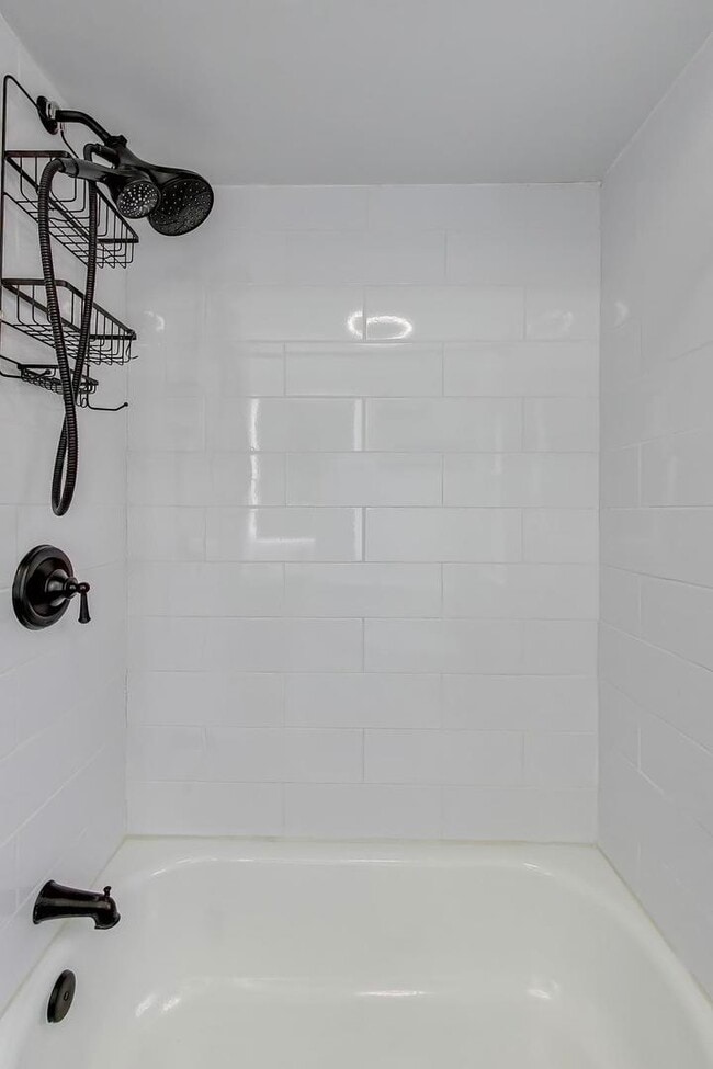 Building Photo - 710 S Hawthorne Ave