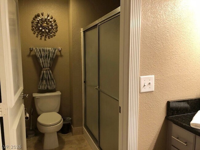 Building Photo - 220 E Flamingo Rd