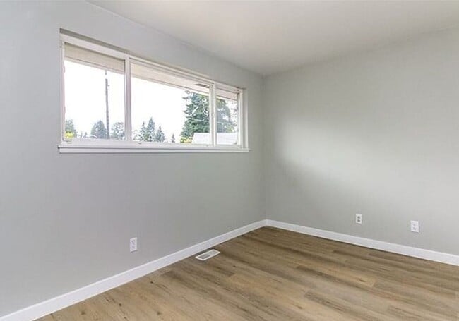 Building Photo - Beautiful 3 Bedroom Home on Spacious Lot in Federal Way