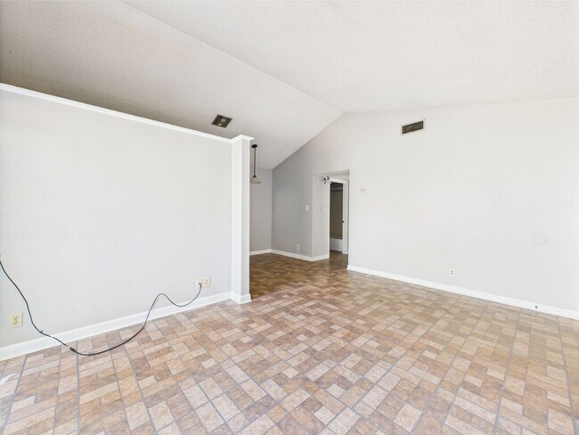 Building Photo - 513 Fox Run Ave