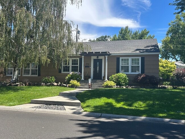 Building Photo - NEW LISTING In Desirable N. Richland Neighborhood; Walking Distance to Columbia River/Walking Path