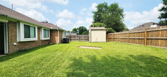 Building Photo - 213 Mango St