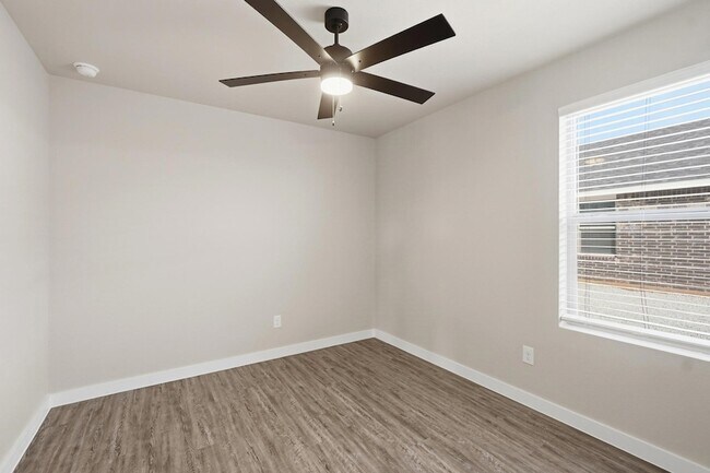 Building Photo - 426 Elmont St