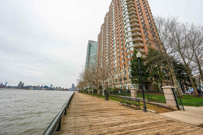 Building Photo - 20 2nd St