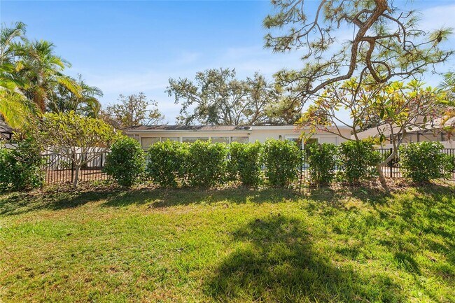 Building Photo - ST PETE POOL HOME AVAILABLE FOR RENT!