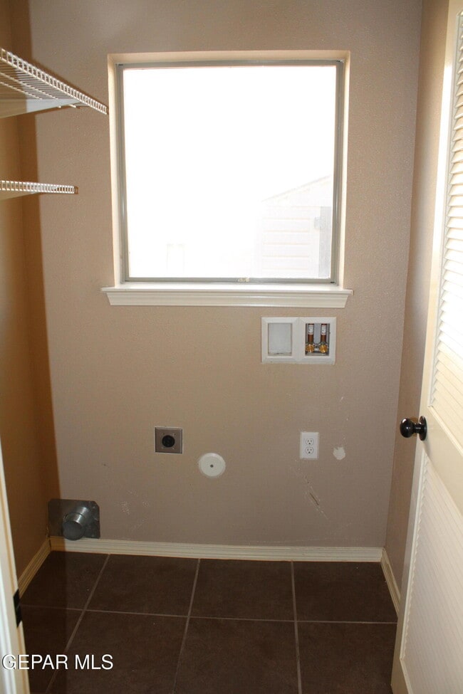 Building Photo - 3100 Amistoso St