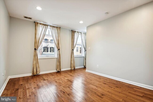 Building Photo - 1909 Aliceanna St