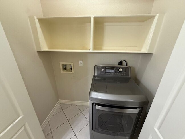 Building Photo - Ranchway Condominiums