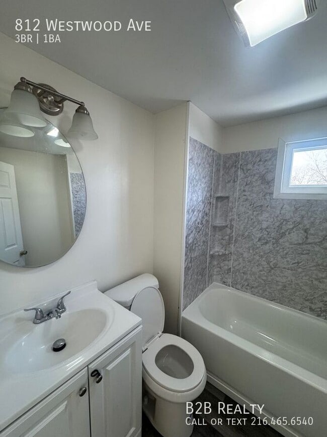 Building Photo - 812 Westwood Ave