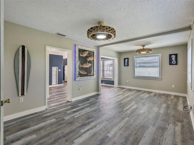 Building Photo - 6504 Lincoln Rd