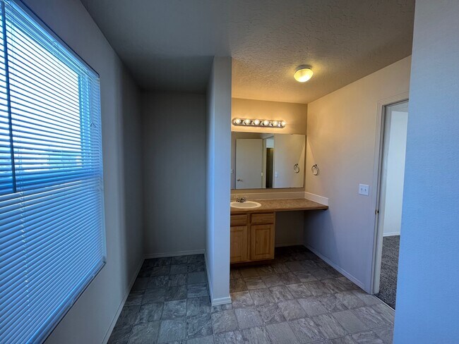 Building Photo - 12873 Alicia St