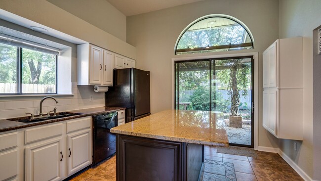 Building Photo - 4 BR / 2.5 BA – RARE FIND IN ROCKY BAYOU