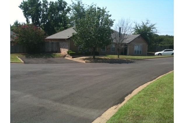 Building Photo - Azalea Court