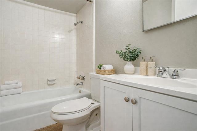 Building Photo - 919 Southloop Dr