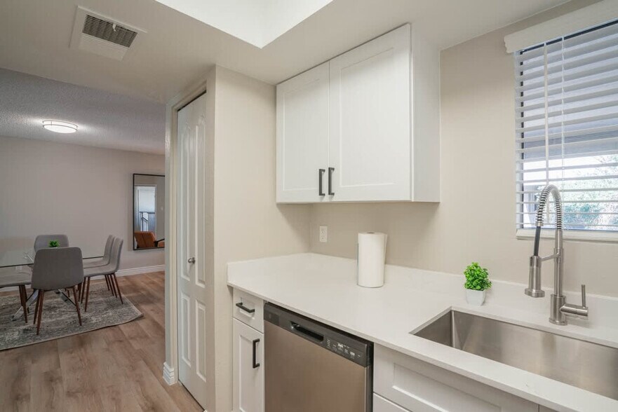 Building Photo - 8550 E McDowell Rd