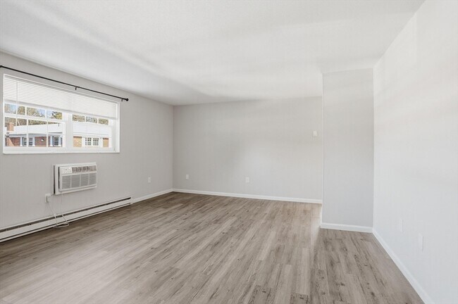 Building Photo - 39 Pleasant St