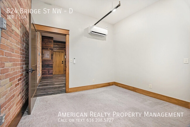 Building Photo - 824 Bridge St NW