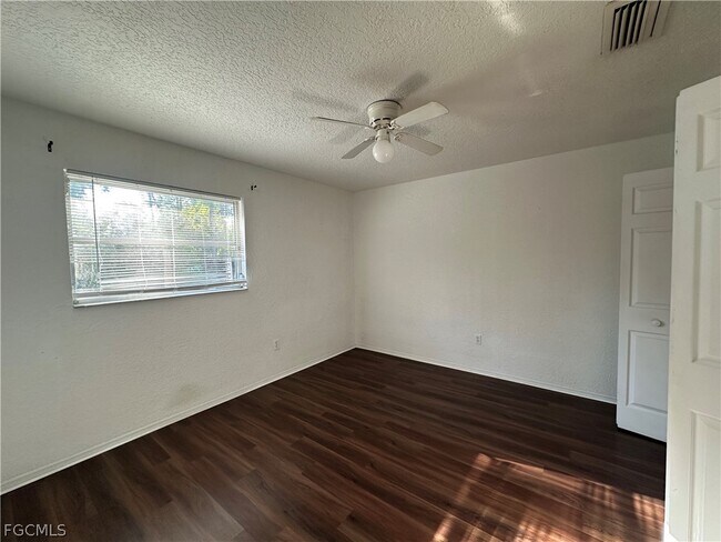 Building Photo - 2429 George Ave S