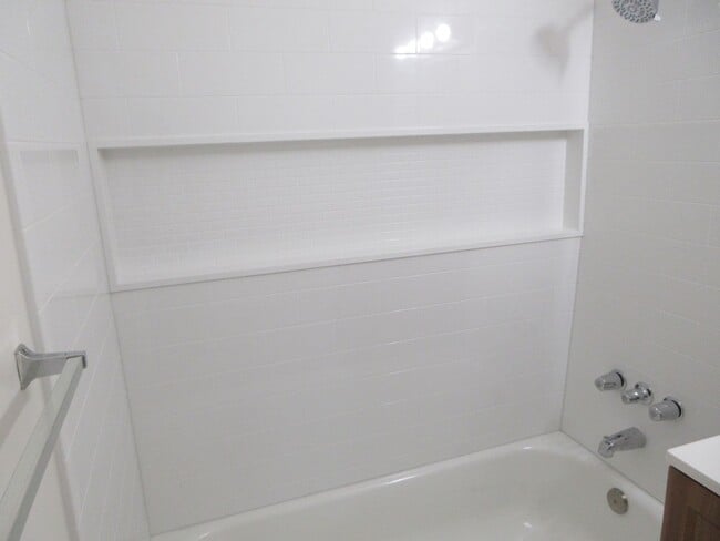 Building Photo - Gated 3 Bed/1 Bath With Big Backyard