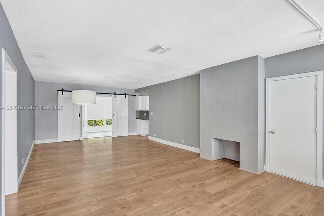 Building Photo - 9040 Carlyle Ave