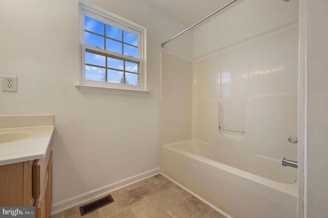 Building Photo - 175 Alton Ave