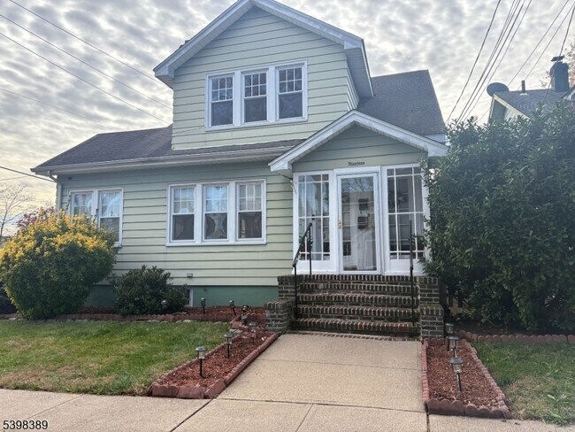 Primary Photo - 19 Harding St