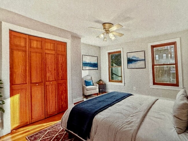 Building Photo - 3 bed 2 bath - Parking!!!  Pets Welcome!!!