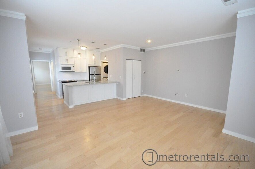 Building Photo - 27 Buttles Ave