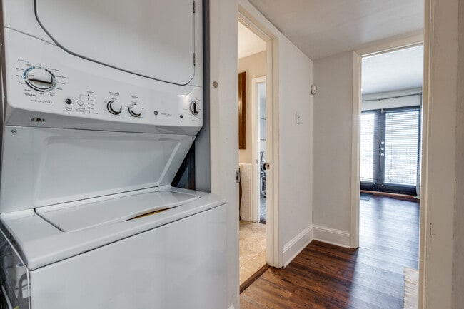 Building Photo - 5916 Sandhurst Ln