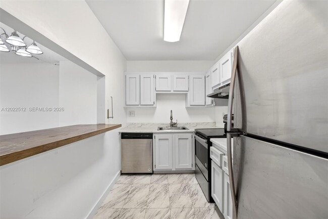 Building Photo - 4174 Inverrary Dr