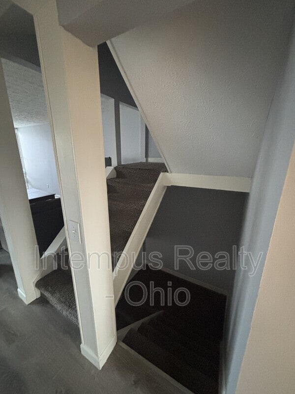 Building Photo - 4994 Wintersong Ln