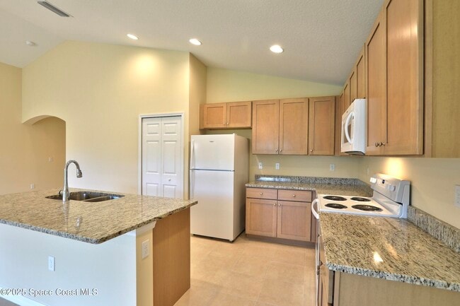 Building Photo - 8346 99th Ct