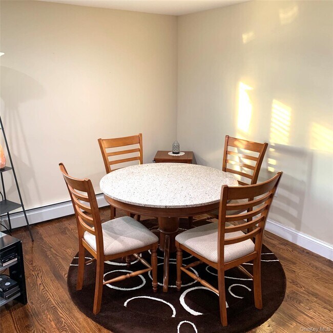 Building Photo - 521 W Park Ave