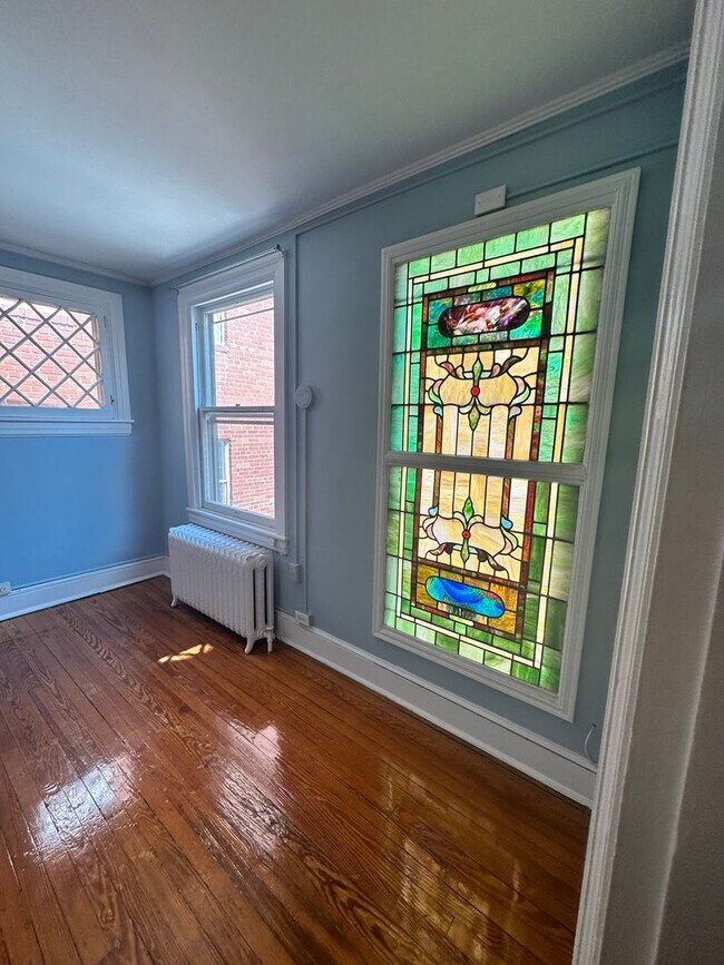 Building Photo - 809-809-809-802 King St