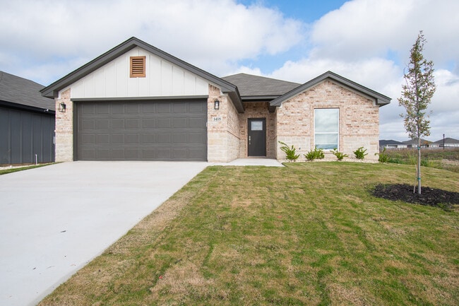 Primary Photo - 1418 Cedar River Ln